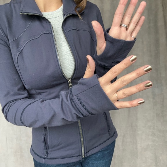 Lululemon Full Zip Athletic Jacket in Navy Blue, Size 8 / Small, Thumb Holes - Picture 3 of 8